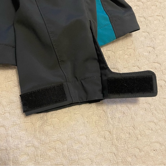 Women's Black & Teal Irideon Riding wear
Women’s Size M~ Dress up your casual - Picture 8 of 9